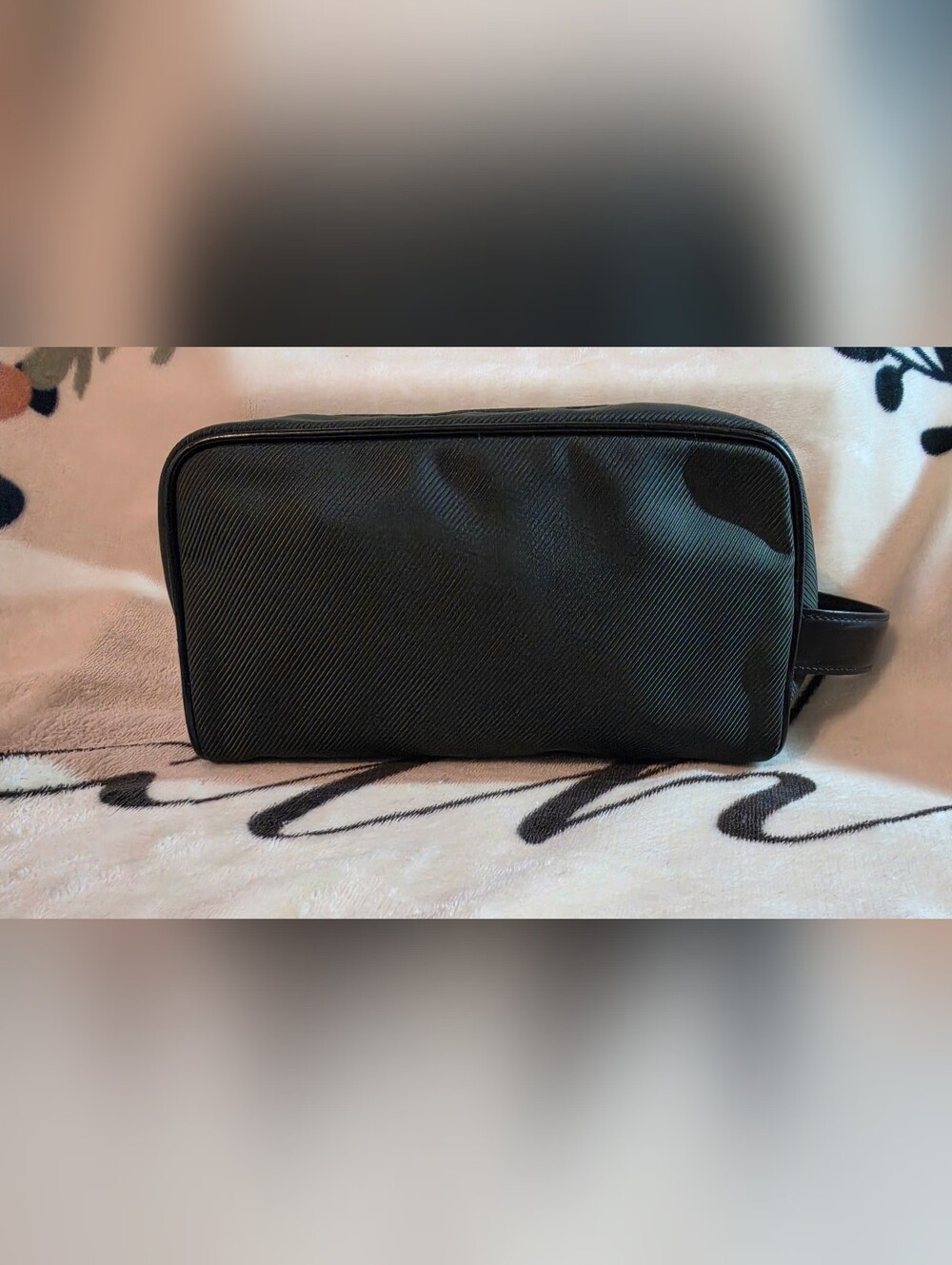 💯 Authentic Louis Vuitton Taiga Nylon and Leather Toiletry Bag